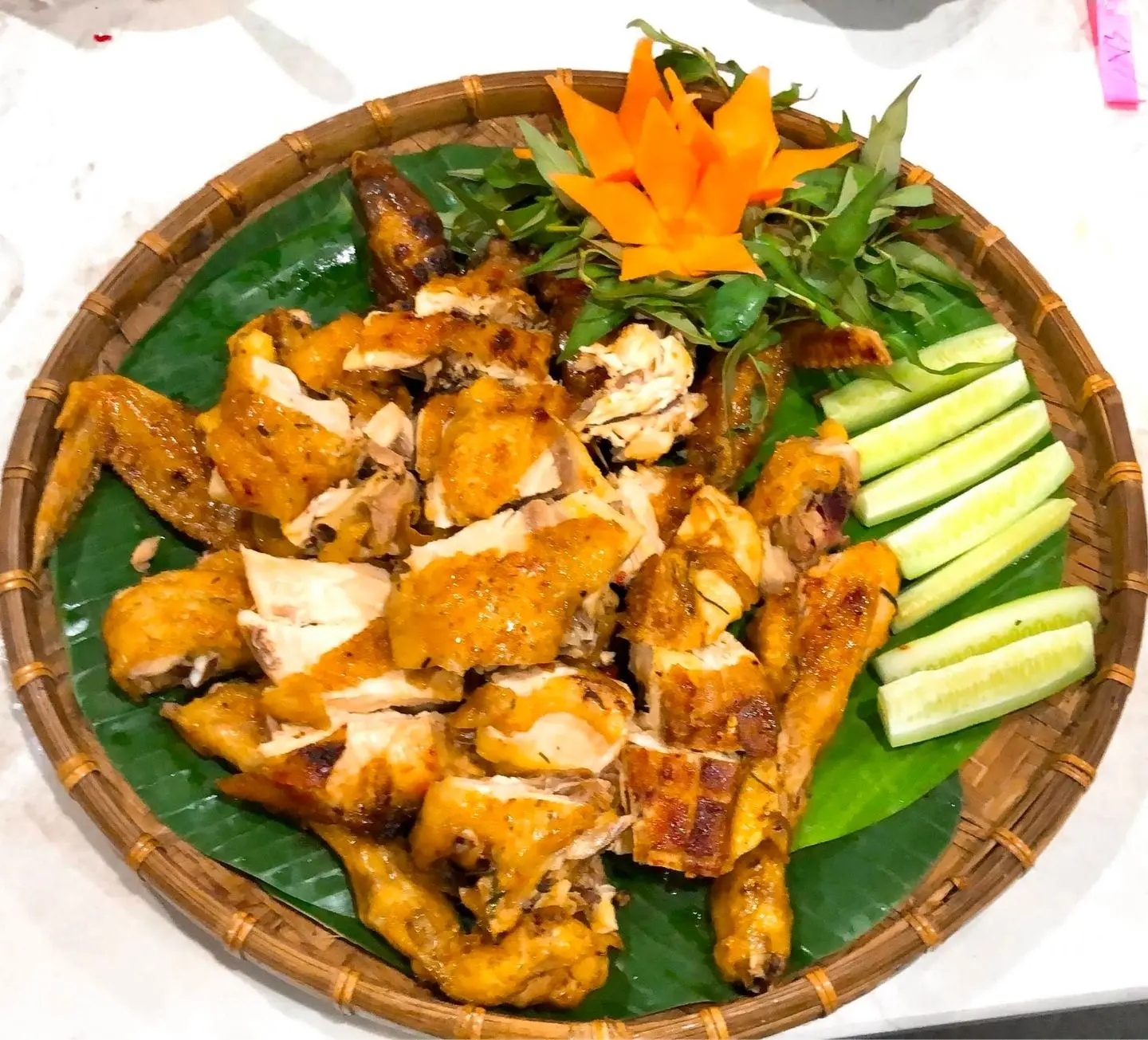 Gh&eacute; Sam Kitchen thưởng thức m&oacute;n &Acirc;u đ&uacute;ng điệu 7