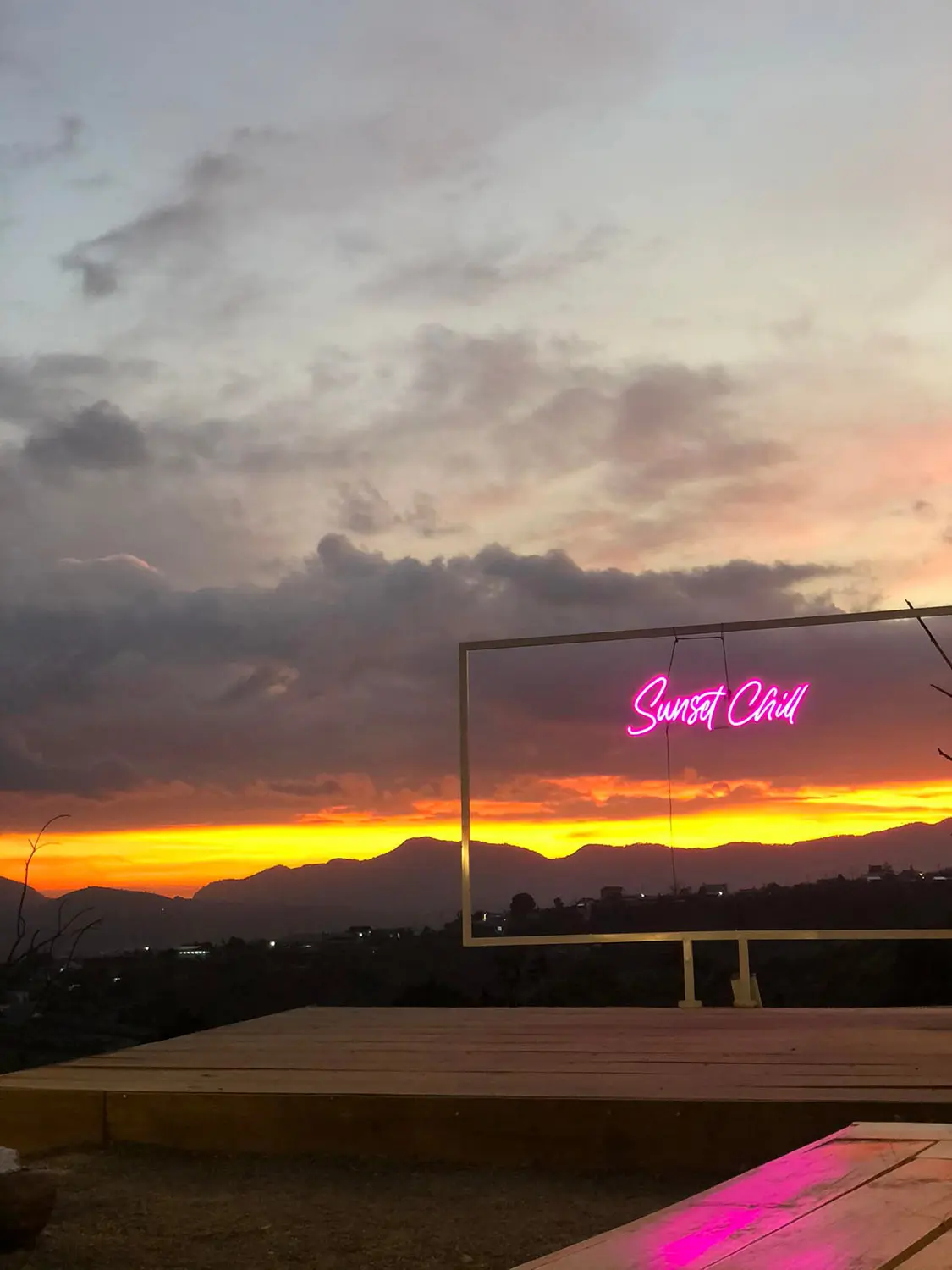 Gh&eacute; Sunset Chill Coffee tận hưởng thi&ecirc;n nhi&ecirc;n Bảo Lộc tươi m&aacute;t 2