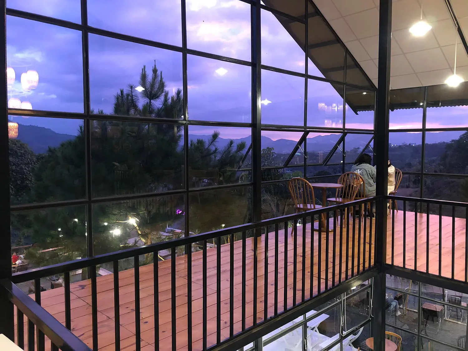 Gh&eacute; Sunset Chill Coffee tận hưởng thi&ecirc;n nhi&ecirc;n Bảo Lộc tươi m&aacute;t 5