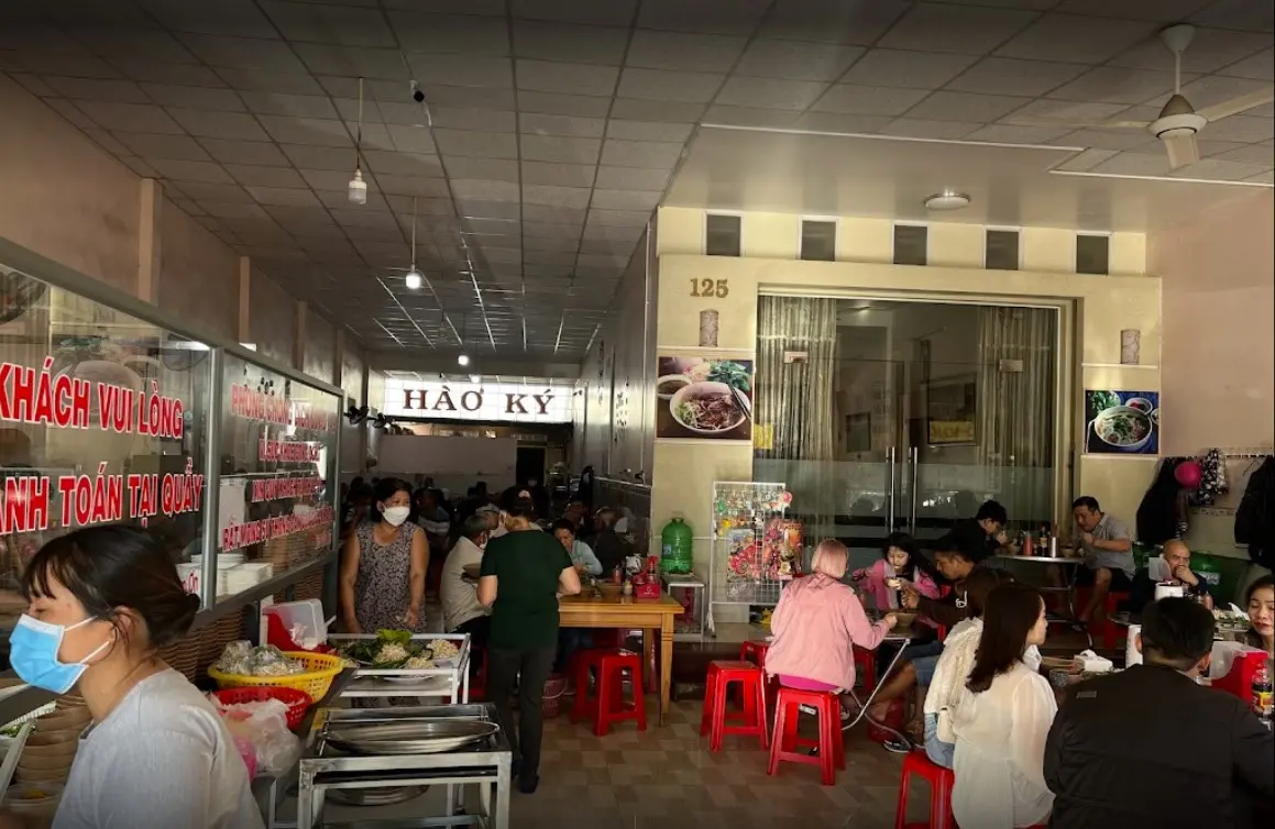 Phở kh&ocirc; H&agrave;o K&yacute;, m&oacute;n ăn kh&ocirc;ng thể thiếu khi dừng ch&acirc;n tại Bảo Lộc 6