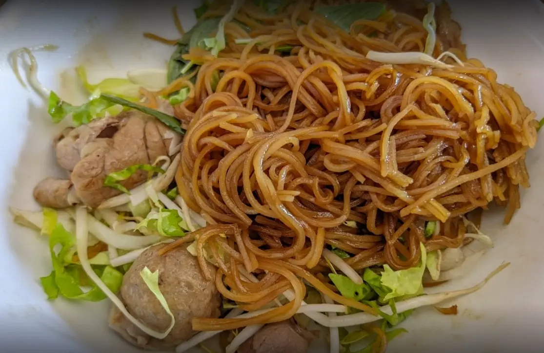 Phở kh&ocirc; H&agrave;o K&yacute;, m&oacute;n ăn kh&ocirc;ng thể thiếu khi dừng ch&acirc;n tại Bảo Lộc 3