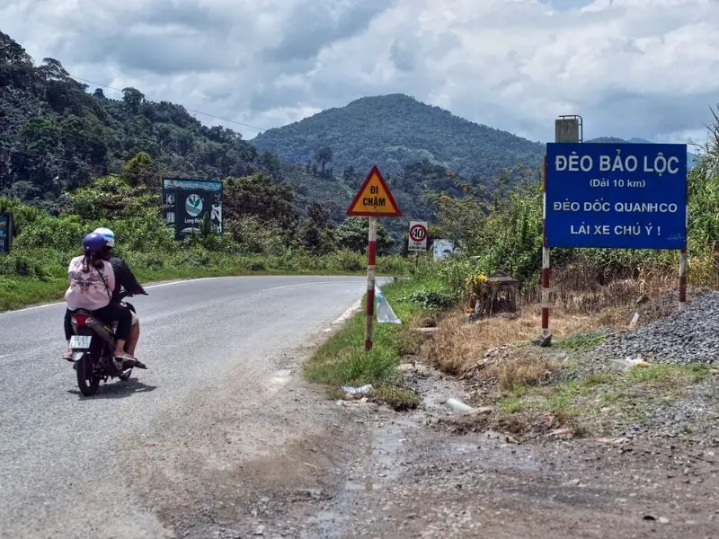 Băng qua đ&egrave;o Bảo Lộc: Cảm gi&aacute;c tự do giữa thi&ecirc;n nhi&ecirc;n h&ugrave;ng vĩ 4