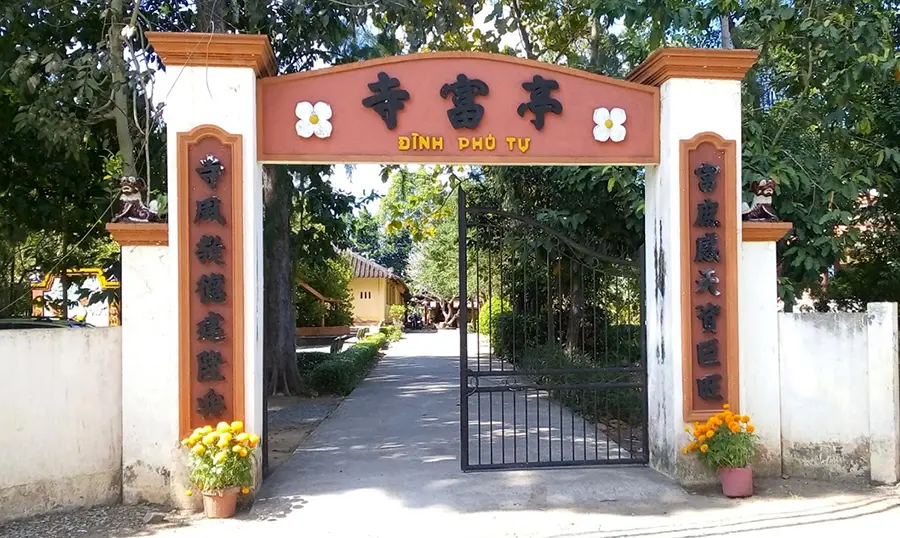 Chi&ecirc;m ngưỡng c&acirc;y cổ thụ Bạch Mai tại đ&igrave;nh Ph&uacute; Tự h&agrave;ng trăm năm tuổi 4