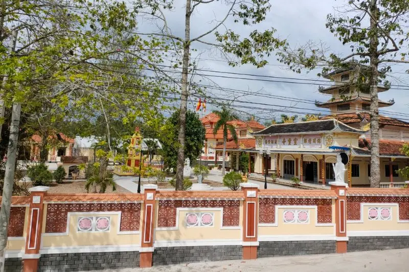 Ch&ugrave;a Tuy&ecirc;n Linh, trung t&acirc;m Phật gi&aacute;o lớn tại Bến Tre 3