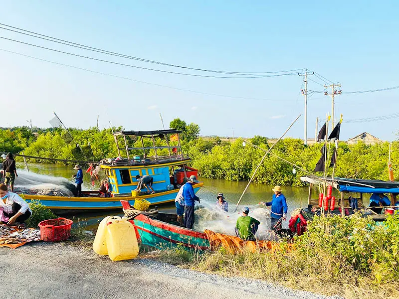 Kh&aacute;m ph&aacute; biển Cồn Nh&agrave;n hoang sơ v&agrave; thi vị bậc nhất xứ dừa 7