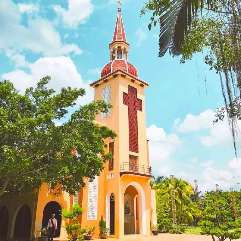 Nh&agrave; thờ La M&atilde; Bến Tre, trung t&acirc;m h&agrave;nh hương nổi tiếng 2