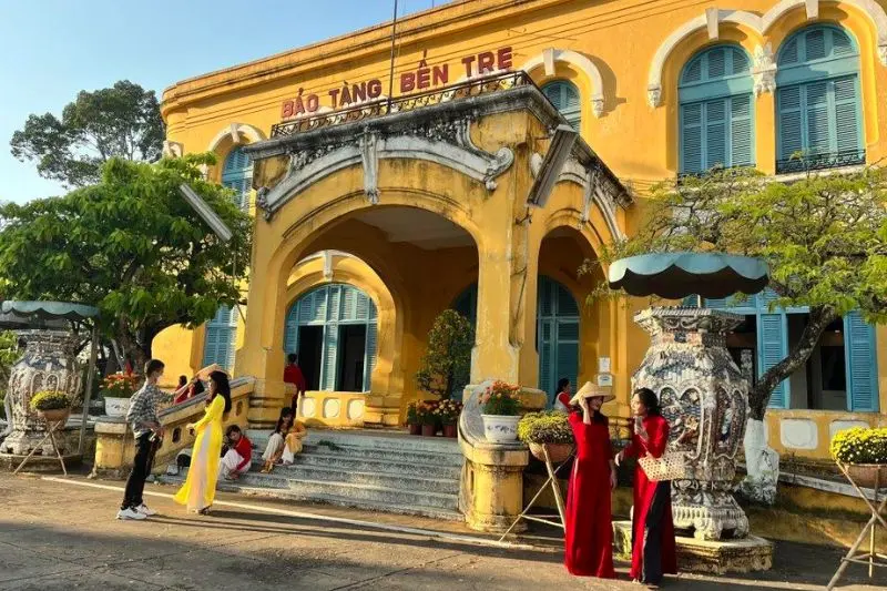 Thăm Bảo t&agrave;ng Bến Tre kh&aacute;m ph&aacute; lịch sử văn h&oacute;a xứ dừa 4