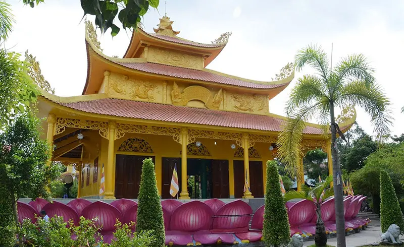 Top ch&ugrave;a nổi tiếng ở Bến Tre nhất định n&ecirc;n gh&eacute; thăm một lần 8
