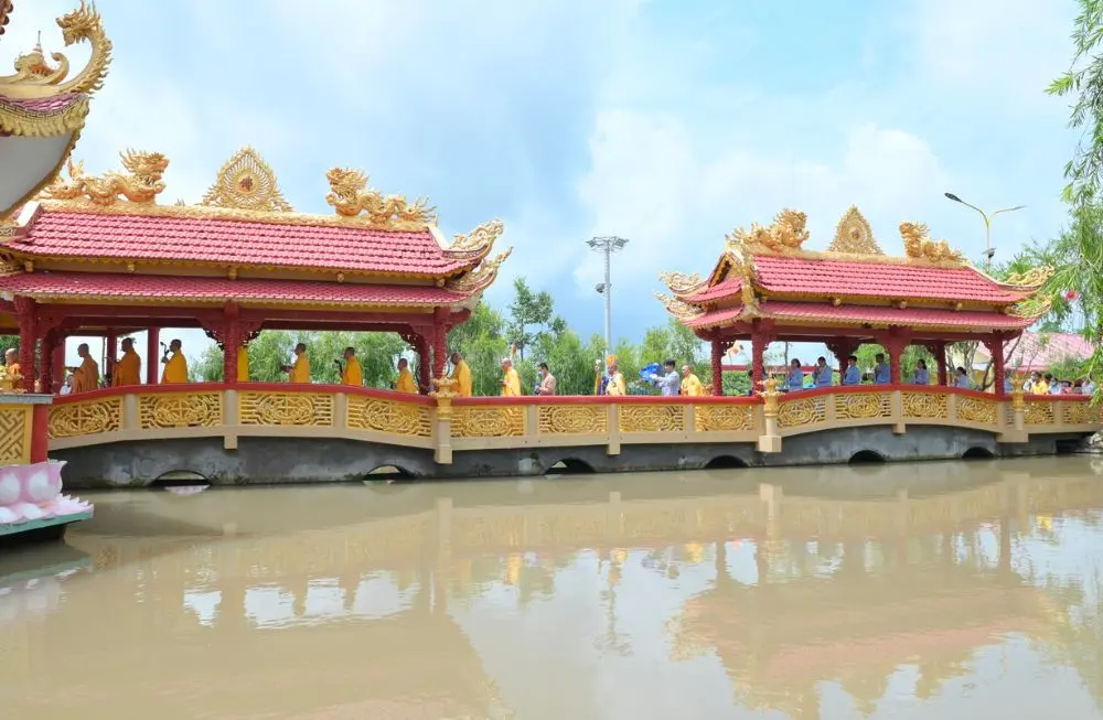 Đến Chùa Vạn Phước Bến Tre khám phá tiên cảnh trần gian