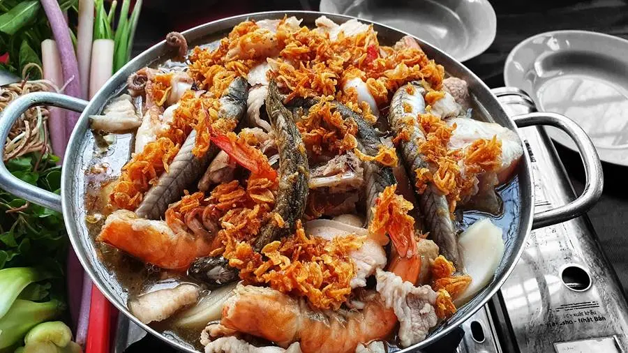 Gh&eacute; lẩu mắm Tr&uacute;c Giang, thưởng thức đặc sản miền T&acirc;y thứ thiệt 3
