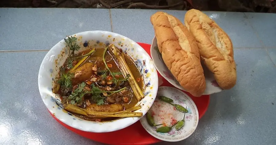 Ốc bươu nấu c&agrave; ri chuối s&aacute;p, đặc sản m&ugrave;a mưa miền T&acirc;y 3