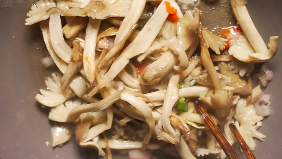 Thưởng thức b&aacute;nh x&egrave;o nấm mối Bến Tre ngon c&oacute; tiếng tại xứ dừa 4