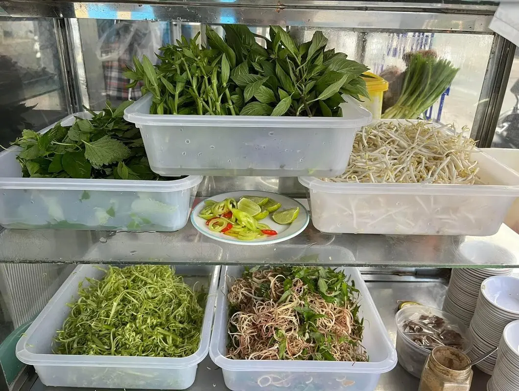 B&uacute;n b&ograve; Vũ Kh&aacute;nh, thu h&uacute;t đ&ocirc;ng đảo thực kh&aacute;ch bằng hương vị truyền thống 6
