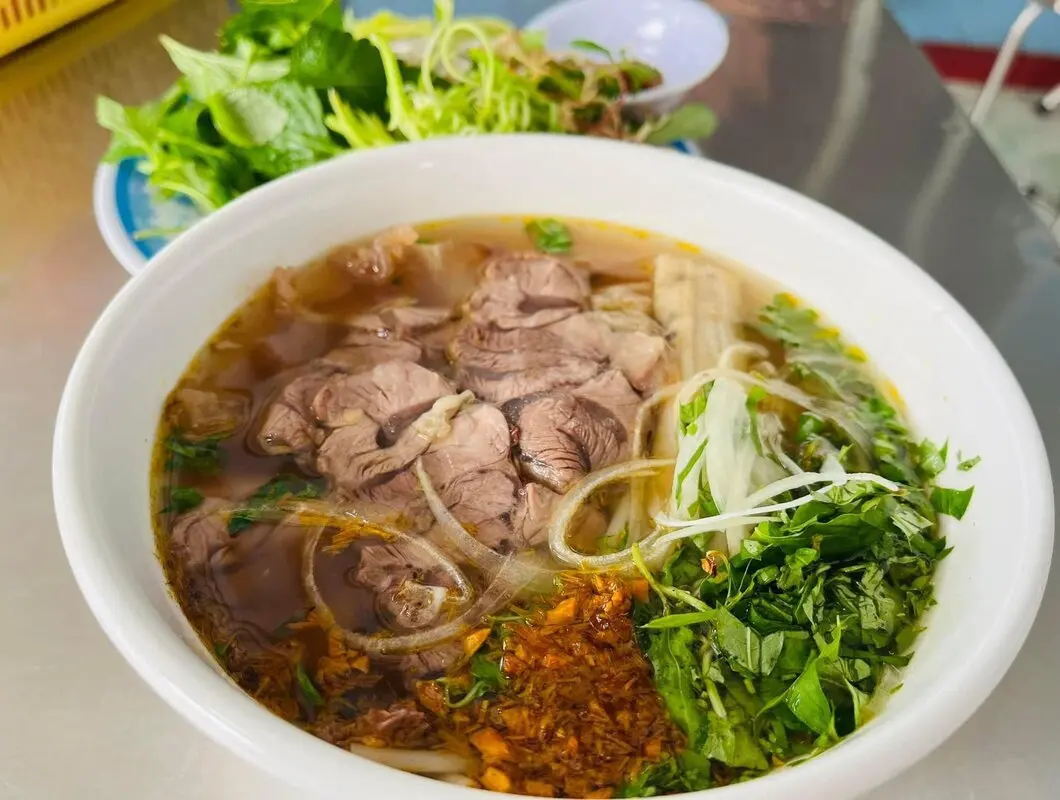 B&uacute;n b&ograve; Vũ Kh&aacute;nh, thu h&uacute;t đ&ocirc;ng đảo thực kh&aacute;ch bằng hương vị truyền thống 5