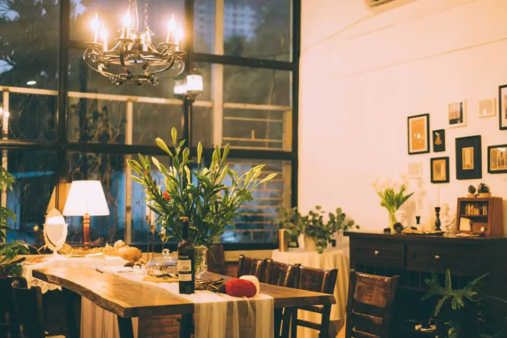 C&oacute; một MAYZE Coffee cổ điển v&agrave; đầy ấm &aacute;p 2