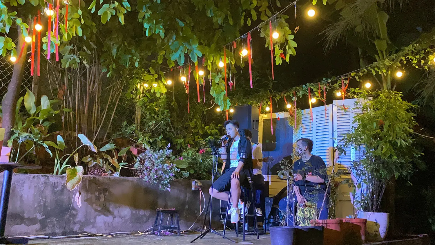 C&oacute; một MAYZE Coffee cổ điển v&agrave; đầy ấm &aacute;p 8