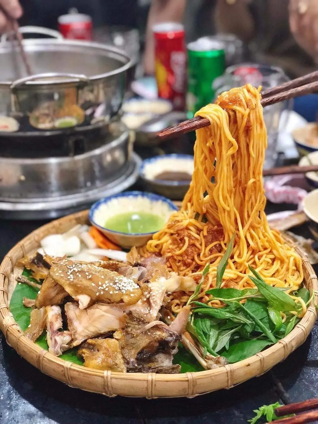 Đến Chiều Nay Qu&aacute;n thưởng thức bữa ăn gia đ&igrave;nh ấm c&uacute;ng 5