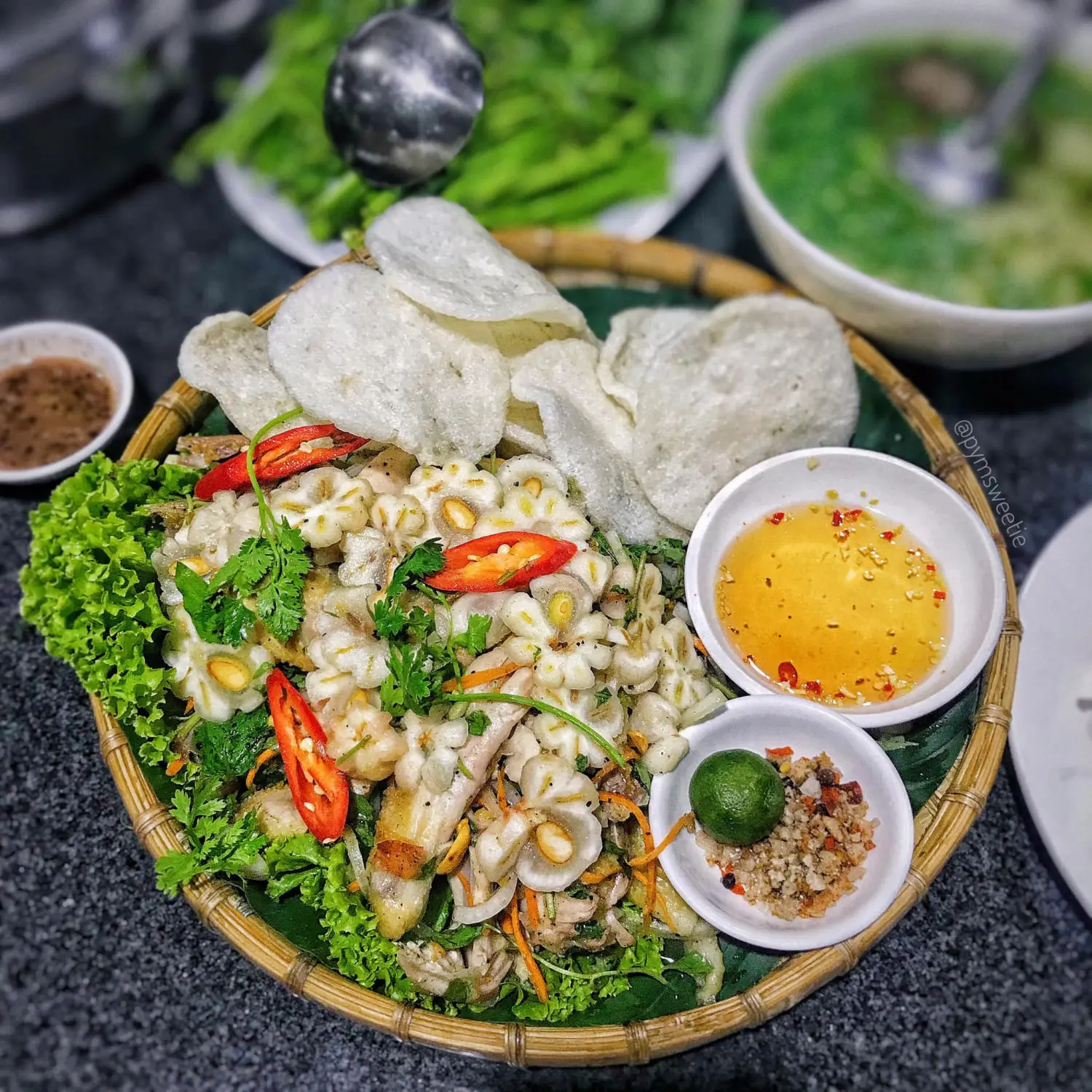 Đến Chiều Nay Qu&aacute;n thưởng thức bữa ăn gia đ&igrave;nh ấm c&uacute;ng 4