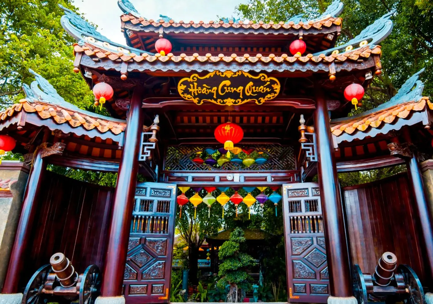 Đến Ho&agrave;ng Cung qu&aacute;n kh&aacute;m ph&aacute; kh&ocirc;ng gian ẩm thực mang phong c&aacute;ch Huế vương giả 2