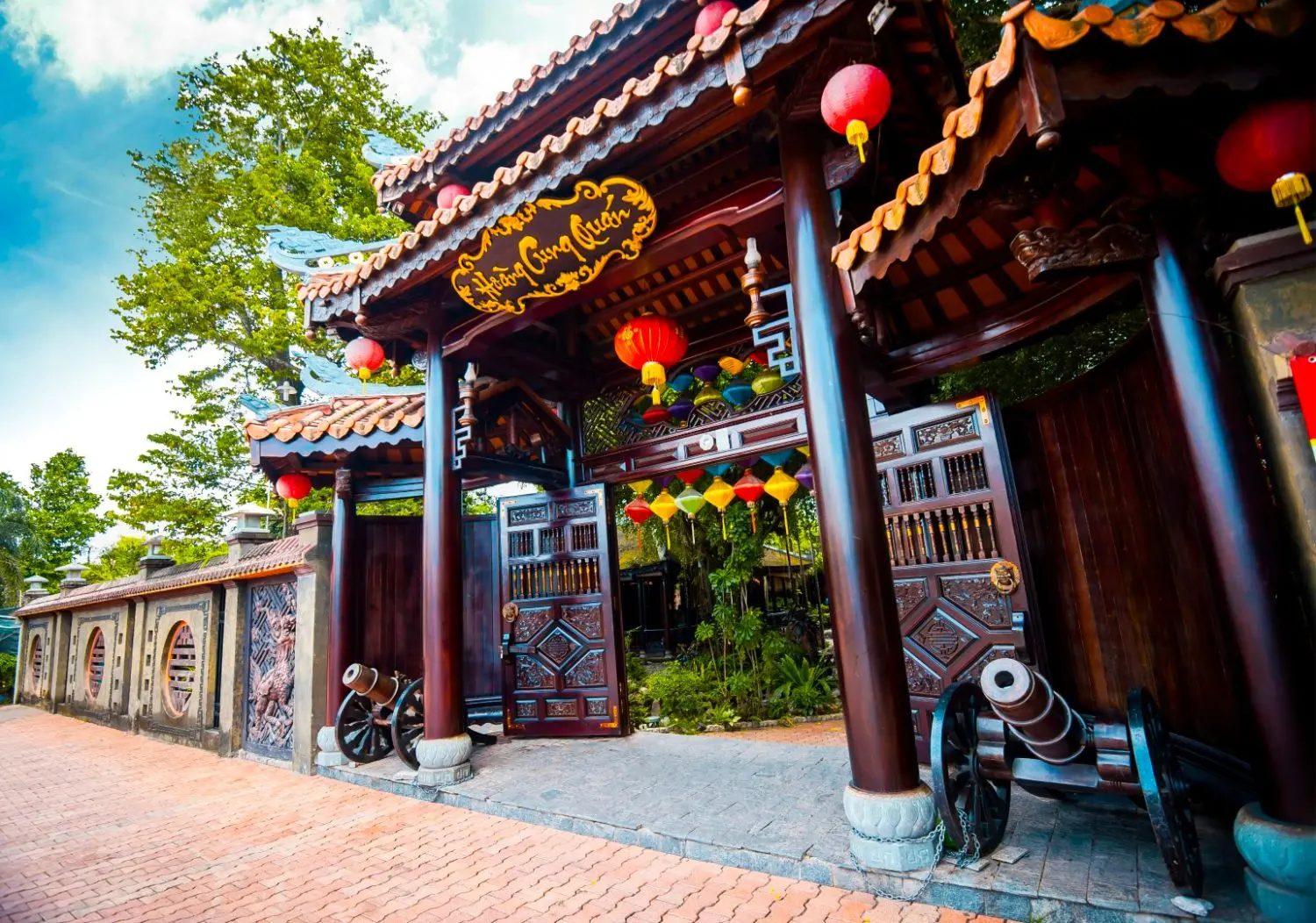 Đến Ho&agrave;ng Cung qu&aacute;n kh&aacute;m ph&aacute; kh&ocirc;ng gian ẩm thực mang phong c&aacute;ch Huế vương giả 3