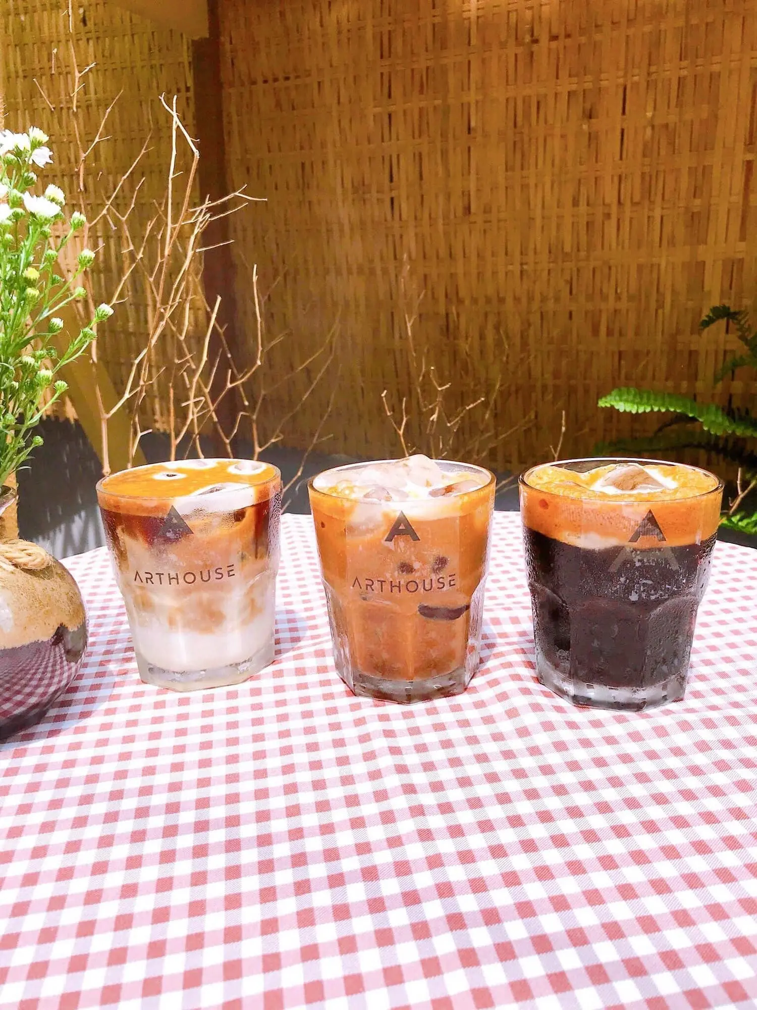Đến ngay Art House Coffee như lạc v&agrave;o studio xịn s&ograve; 13