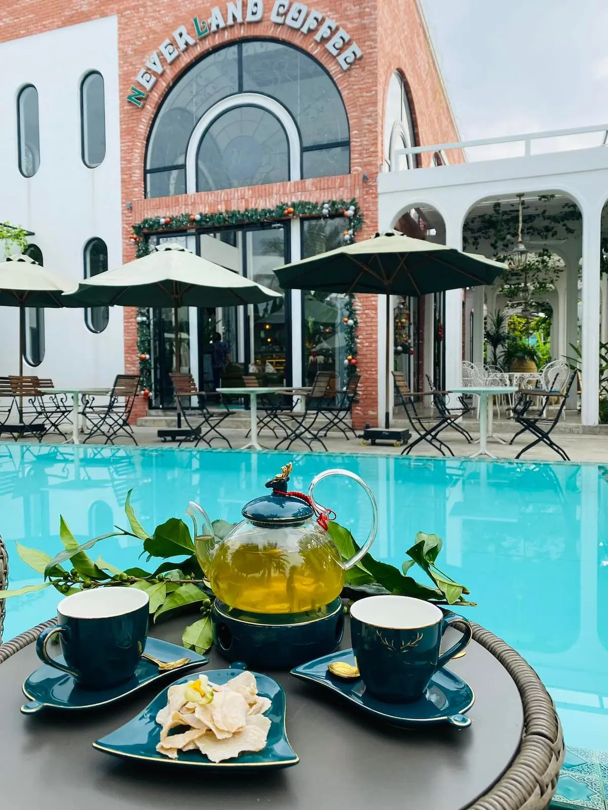 Đến ngay Neverland Coffee để như đang được nghỉ dưỡng ở resort cao cấp 15