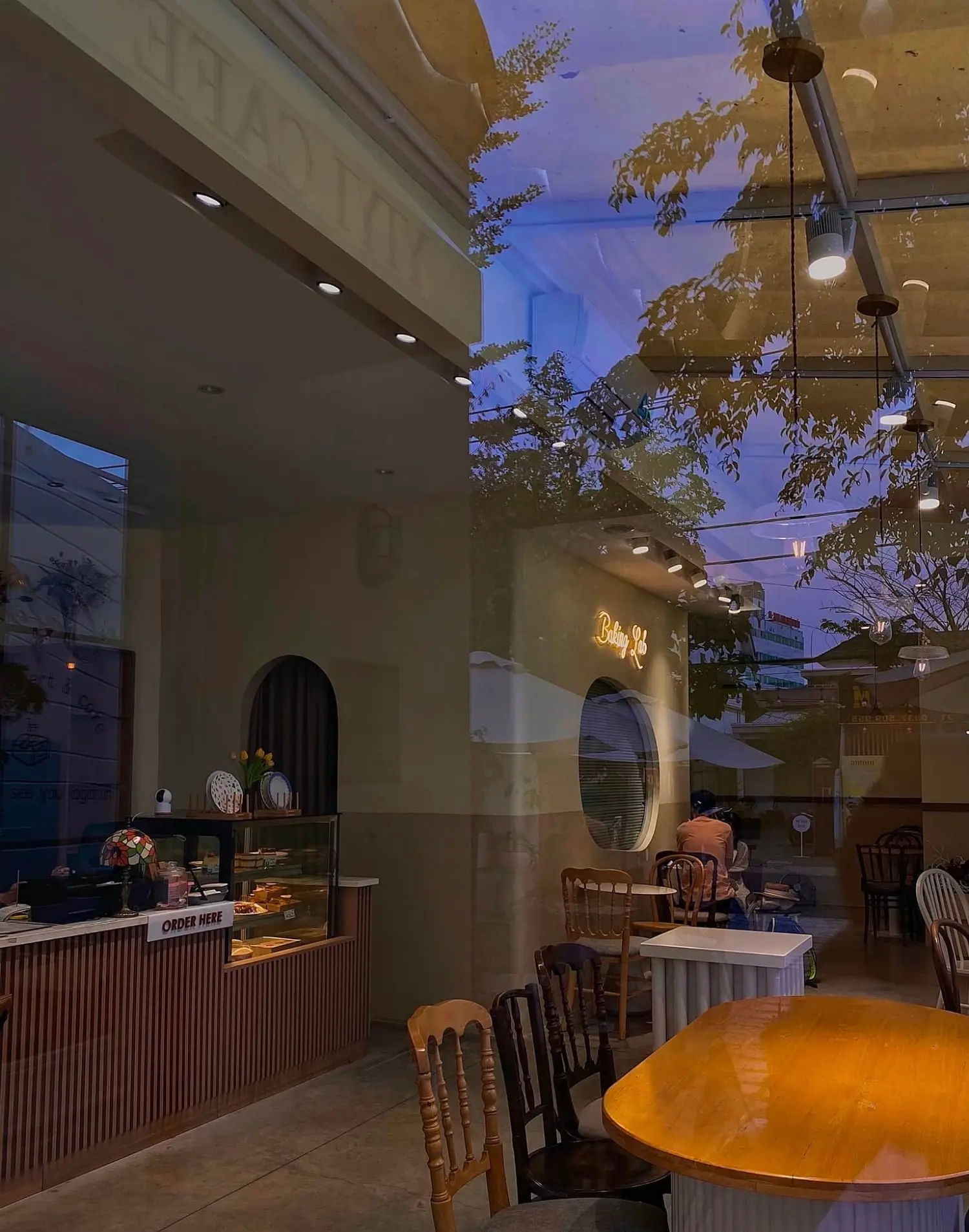 Gh&eacute; Yiyi Dessert Cafe check in kh&ocirc;ng gian c&agrave; ph&ecirc; phong c&aacute;ch t&igrave;nh thơ H&agrave;n Quốc 7
