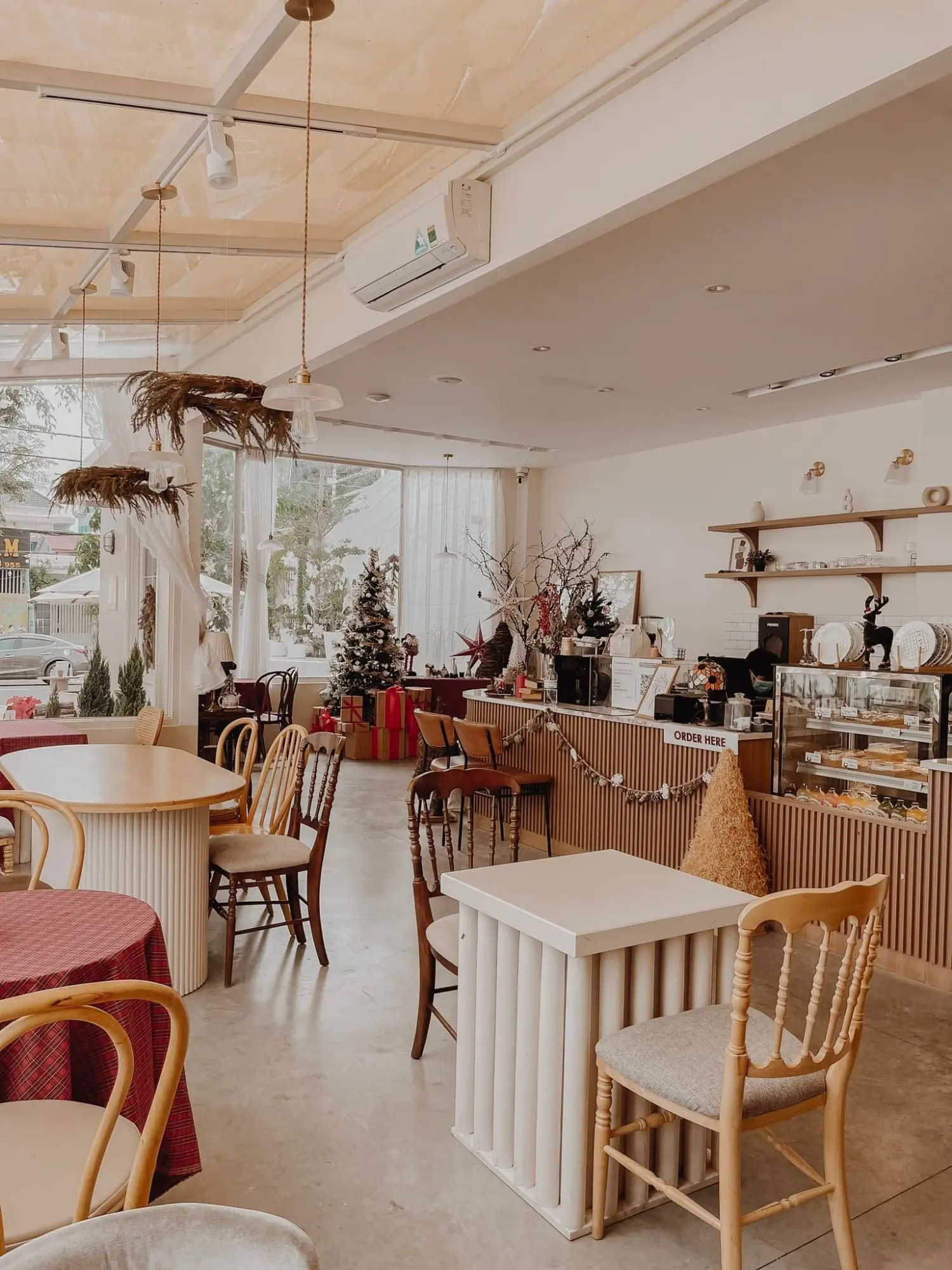 Gh&eacute; Yiyi Dessert Cafe check in kh&ocirc;ng gian c&agrave; ph&ecirc; phong c&aacute;ch t&igrave;nh thơ H&agrave;n Quốc 10