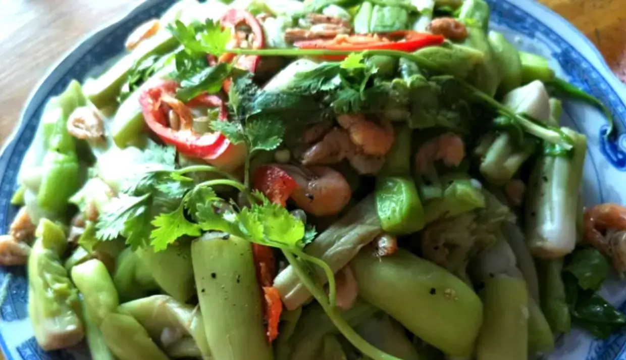Gỏi ngó lục bình, món ăn dân dã ngon khó cưỡng 6