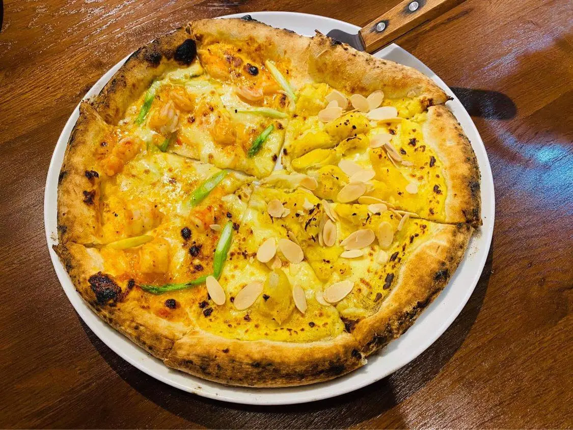 Kh&aacute;m ph&aacute; Emoji Pizza truyền thống cực độc đ&aacute;o ở B&igrave;nh Dương 6