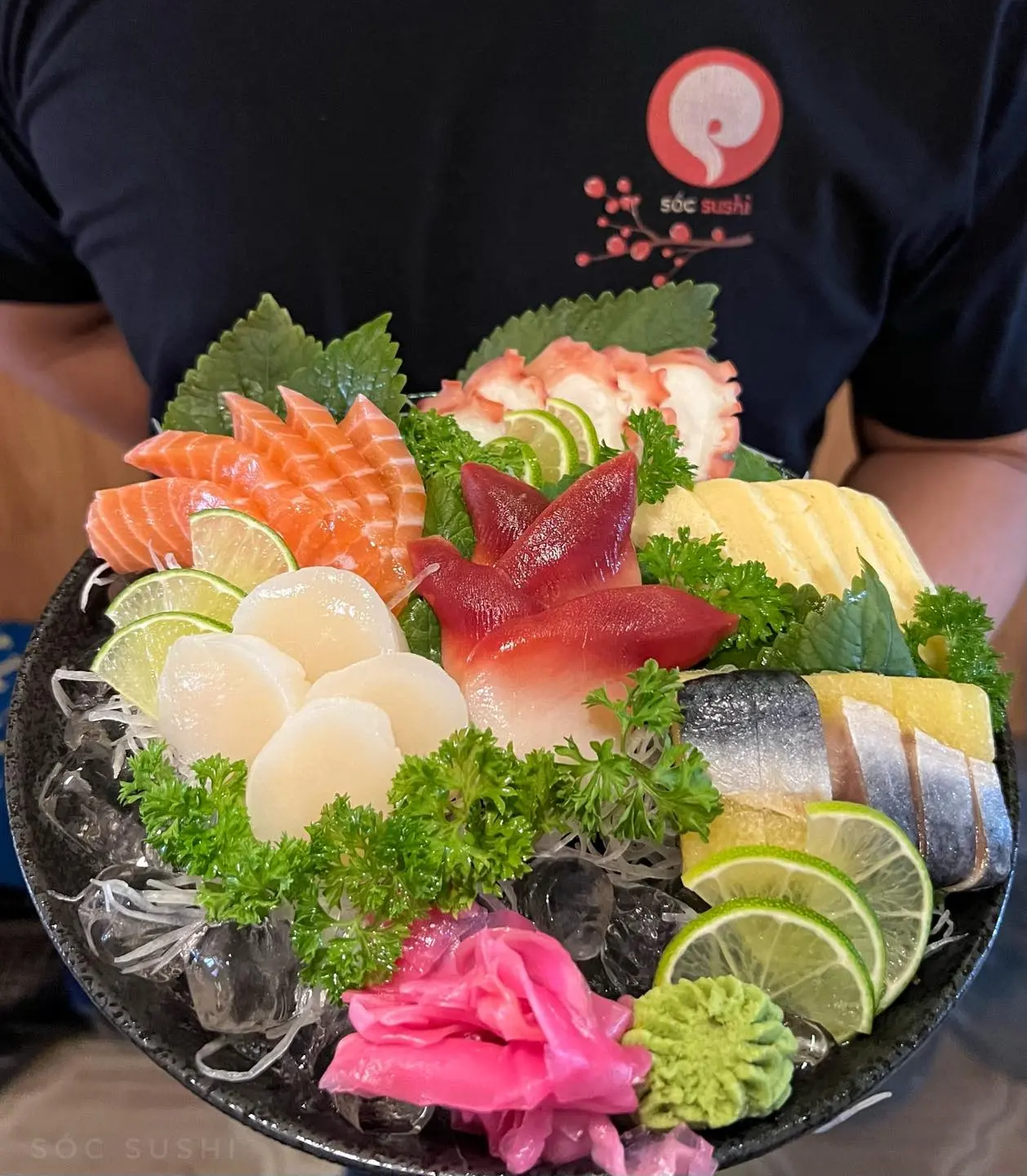 S&oacute;c Sushi, một trong những qu&aacute;n ngon B&igrave;nh Dương thuộc phong c&aacute;ch Nhật Bản 5