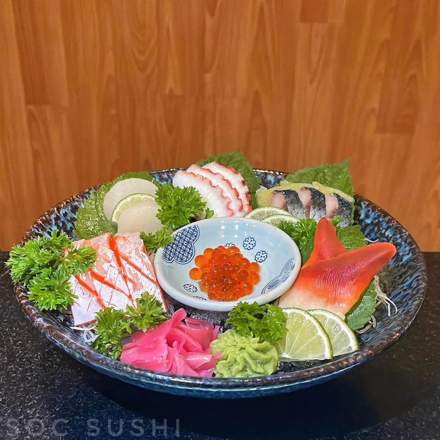 S&oacute;c Sushi, một trong những qu&aacute;n ngon B&igrave;nh Dương thuộc phong c&aacute;ch Nhật Bản 9