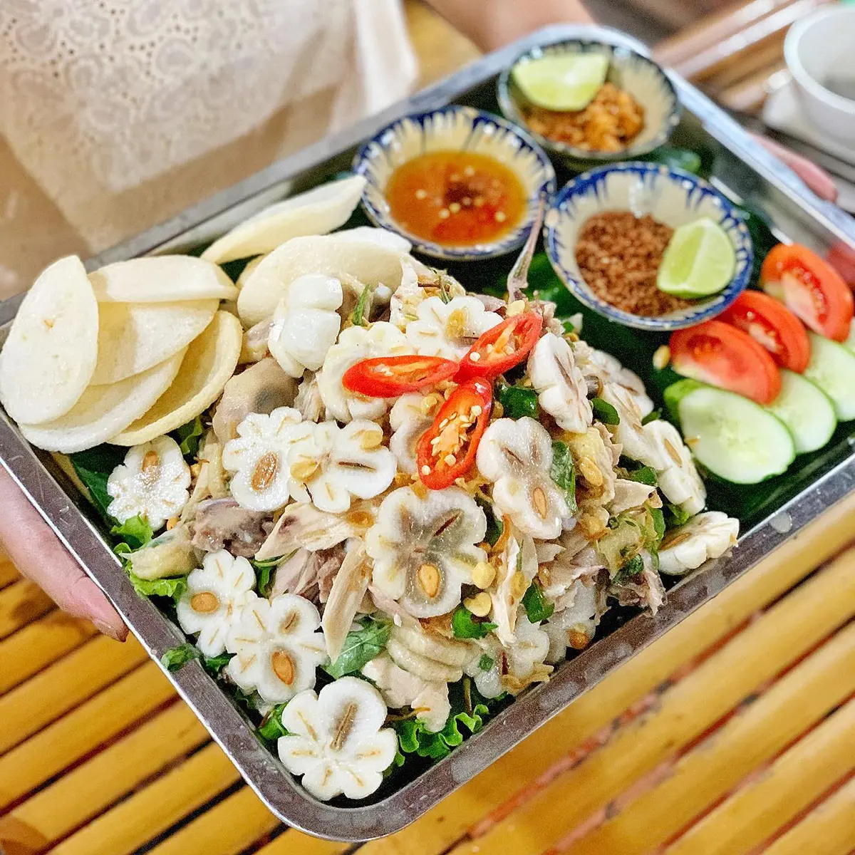 Thưởng thức gỏi g&agrave; măng cụt thơm ngon, gi&ograve;n ngọt 5