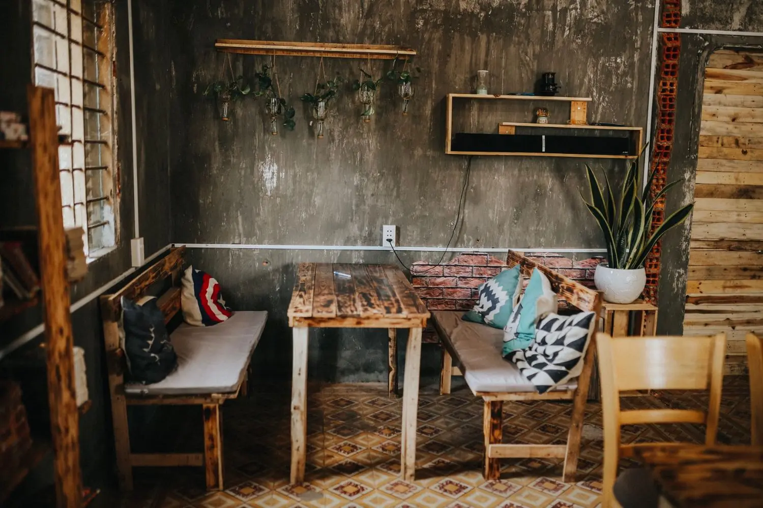 T&igrave;m về Nh&agrave; cũ Coffee ho&agrave;i niệm n&iacute;u giữ ch&uacute;t k&yacute; ức với kh&ocirc;ng gian xưa 5