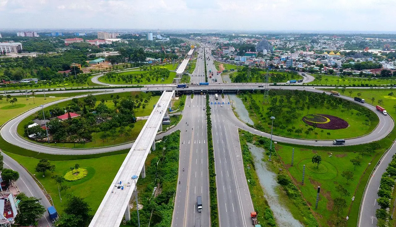 Đường đ&ecirc;́n h&ocirc;̀ Bình An c&ugrave;ng những trải nghiệm th&uacute; vị 4