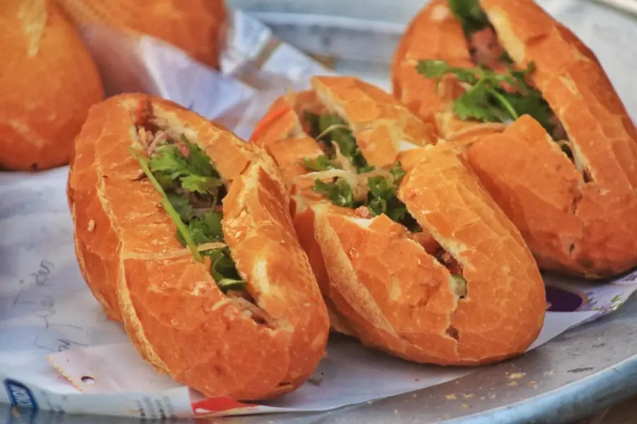Kh&aacute;m ph&aacute; G&aacute;nh b&aacute;nh m&igrave; thịt rẻ nhất Việt Nam tại B&igrave;nh Dương 6