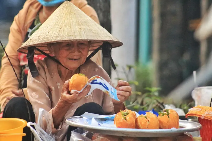 Kh&aacute;m ph&aacute; G&aacute;nh b&aacute;nh m&igrave; thịt rẻ nhất Việt Nam tại B&igrave;nh Dương 3