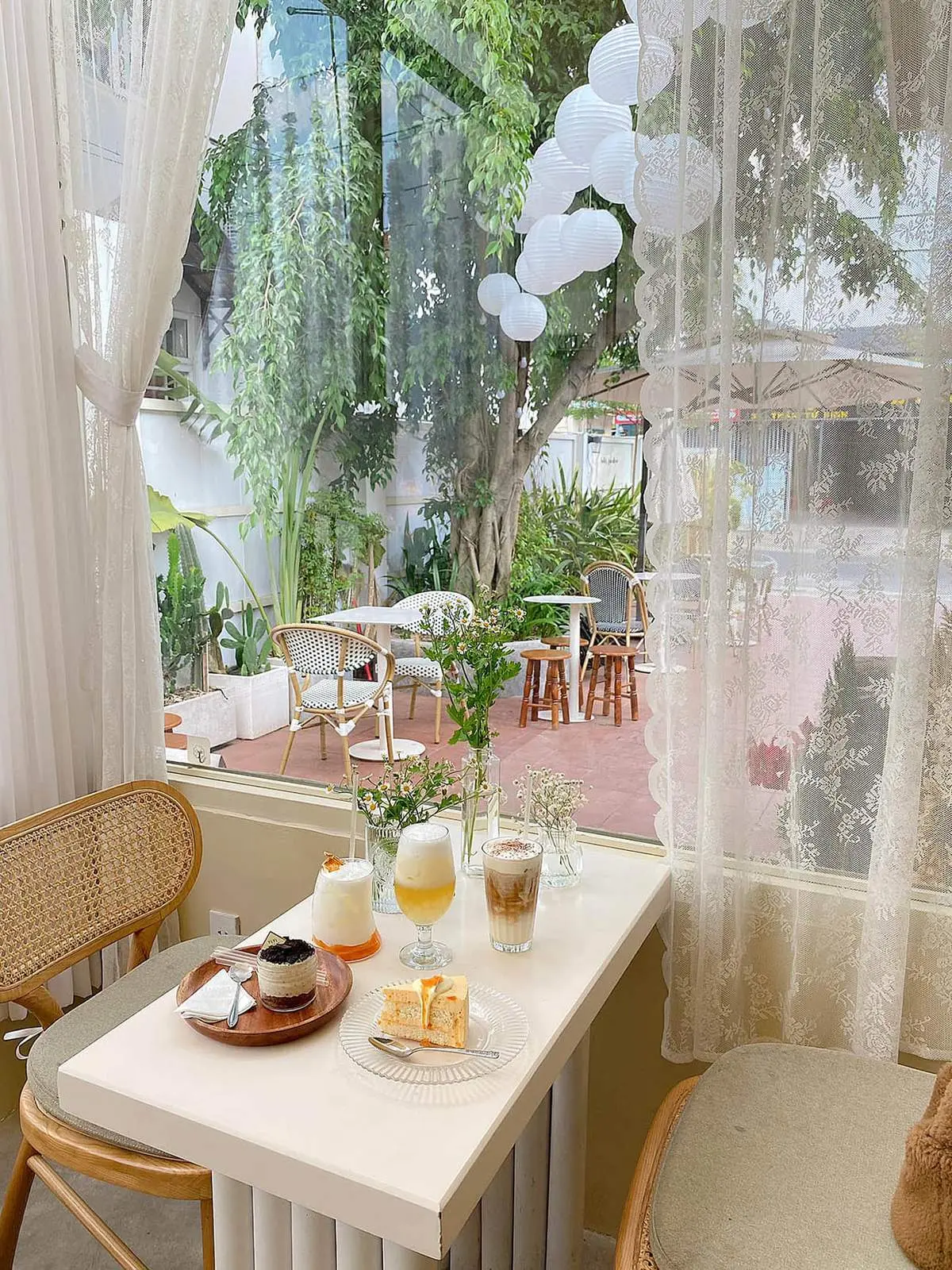 Kh&aacute;m ph&aacute; YIYI Dessert Cafe c&ugrave;ng c&ocirc; n&agrave;ng Th&aacute;nh Mỹ 14