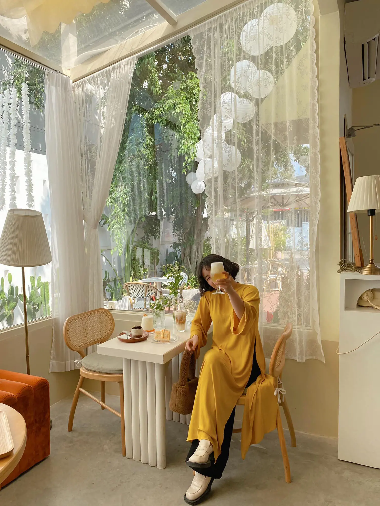 Kh&aacute;m ph&aacute; YIYI Dessert Cafe c&ugrave;ng c&ocirc; n&agrave;ng Th&aacute;nh Mỹ 13