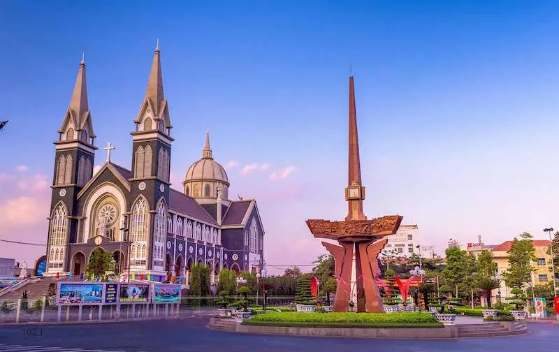 Review nh&agrave; thờ Ph&uacute; Cường mọi ng&oacute;c ng&aacute;ch đẹp ngỡ trời T&acirc;y 11