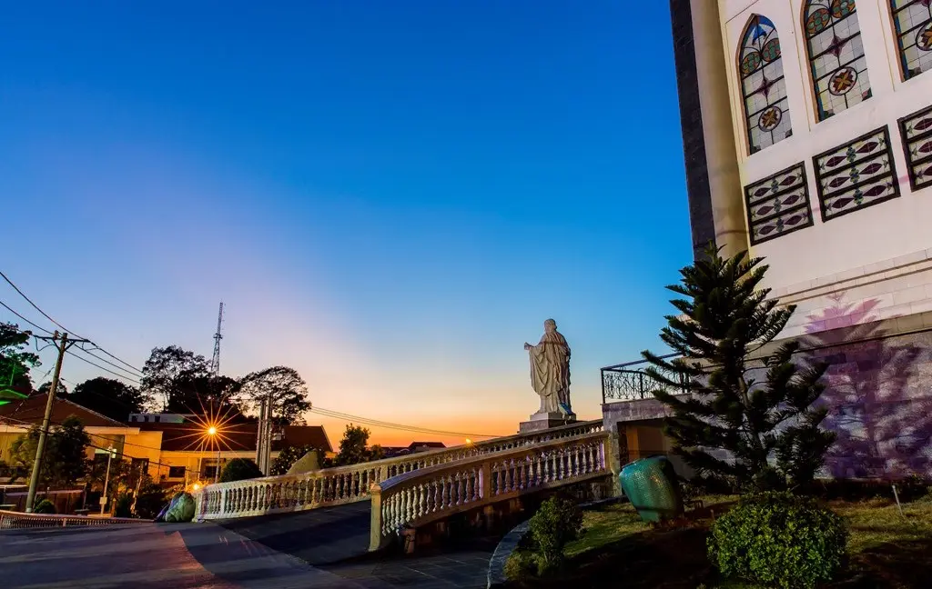 Review nh&agrave; thờ Ph&uacute; Cường mọi ng&oacute;c ng&aacute;ch đẹp ngỡ trời T&acirc;y 10