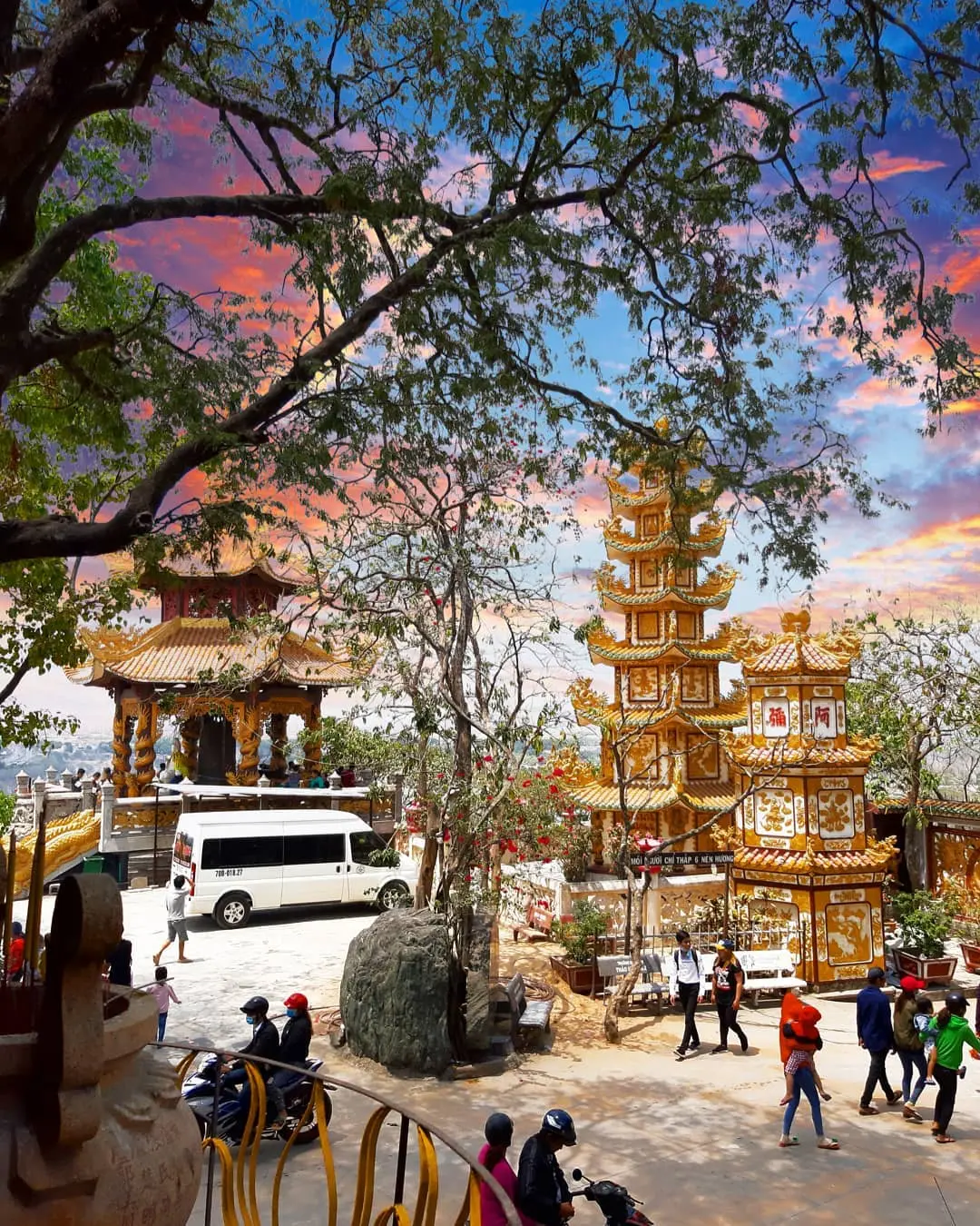 Kinh nghiệm kh&aacute;m ph&aacute; ch&ugrave;a Ch&acirc;u Thới cho hội đam m&ecirc; du lịch 11