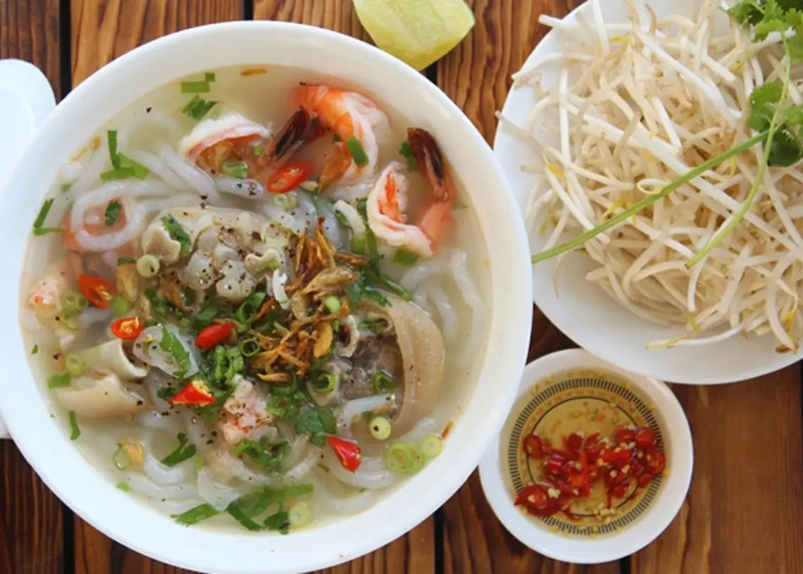 Bật m&iacute; Top qu&aacute;n b&aacute;nh canh ngon Đồng Xo&agrave;i, hương vị hấp dẫn kh&oacute; cưỡng 2