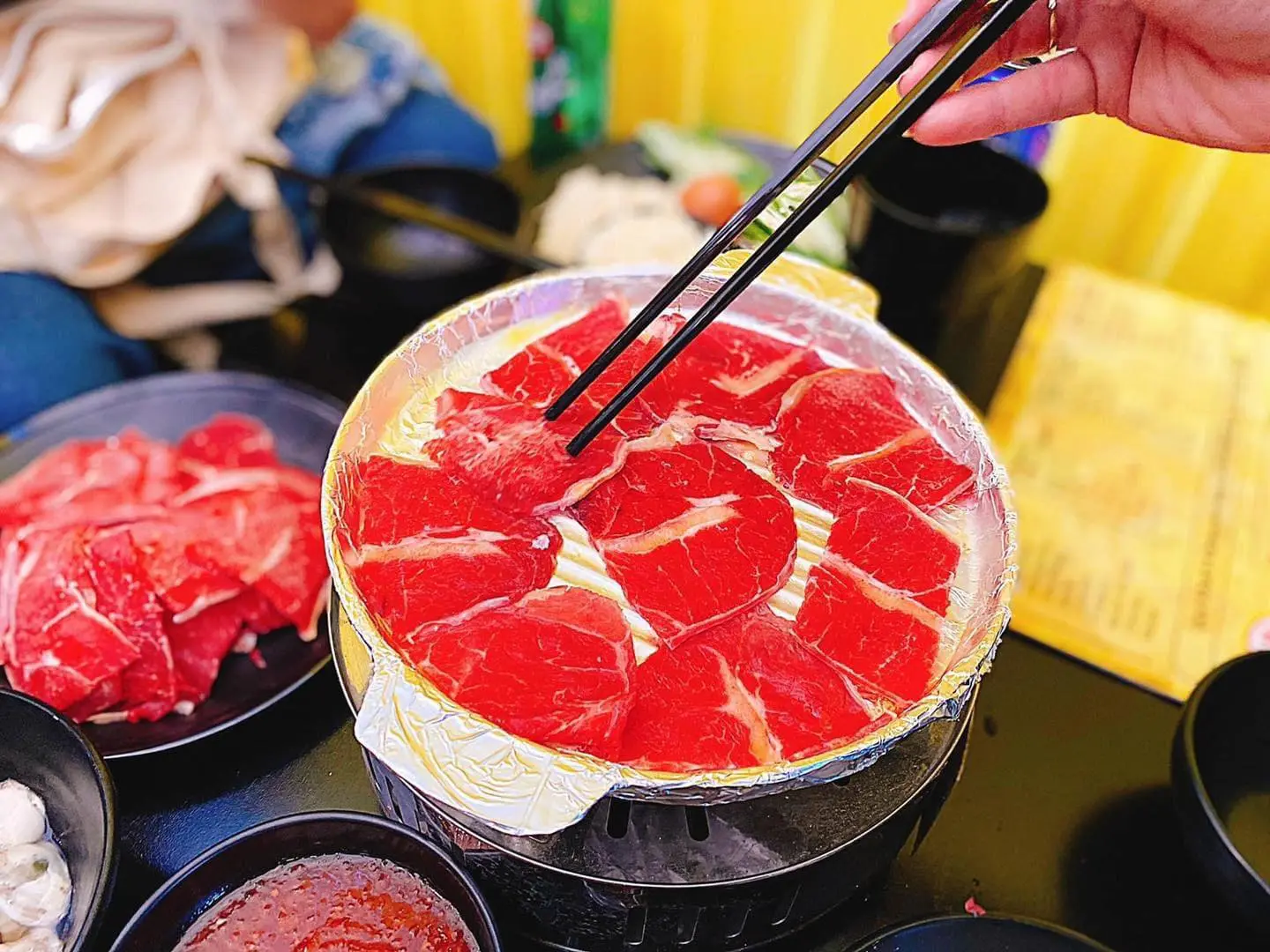 B&ograve; sốt hẻm qu&aacute;n ăn thu h&uacute;t giới trẻ B&igrave;nh Phước 4