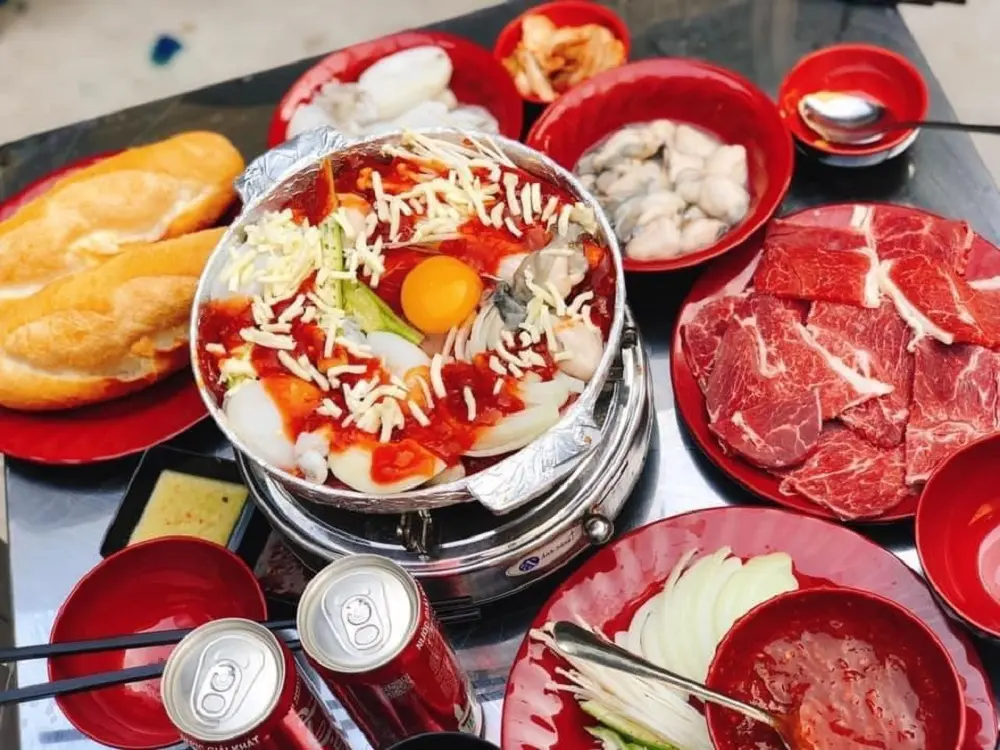 B&ograve; sốt hẻm qu&aacute;n ăn thu h&uacute;t giới trẻ B&igrave;nh Phước 5