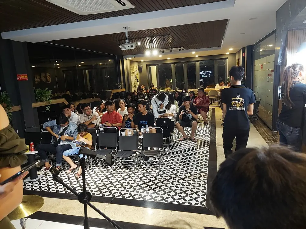 C&oacute; một Stylish Coffee cực chill giữa l&ograve;ng th&agrave;nh phố Đồng Xo&agrave;i 5