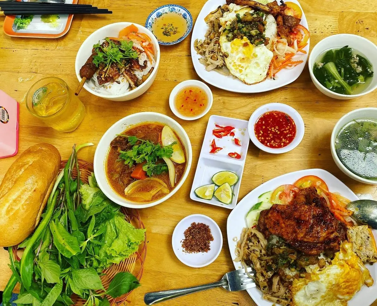 Cơm ni&ecirc;u Diệu Hiền, qu&aacute;n ăn tin d&ugrave;ng của thực kh&aacute;ch khi du lịch B&igrave;nh Phước 3