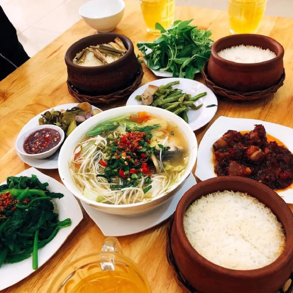 Cơm ni&ecirc;u Diệu Hiền, qu&aacute;n ăn tin d&ugrave;ng của thực kh&aacute;ch khi du lịch B&igrave;nh Phước 7