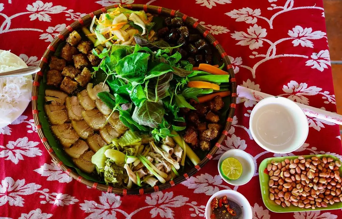 C&ugrave;ng qu&aacute;n heo mẹt B&igrave;nh Phước lai rai v&agrave;o những dịp cuối tuần 2