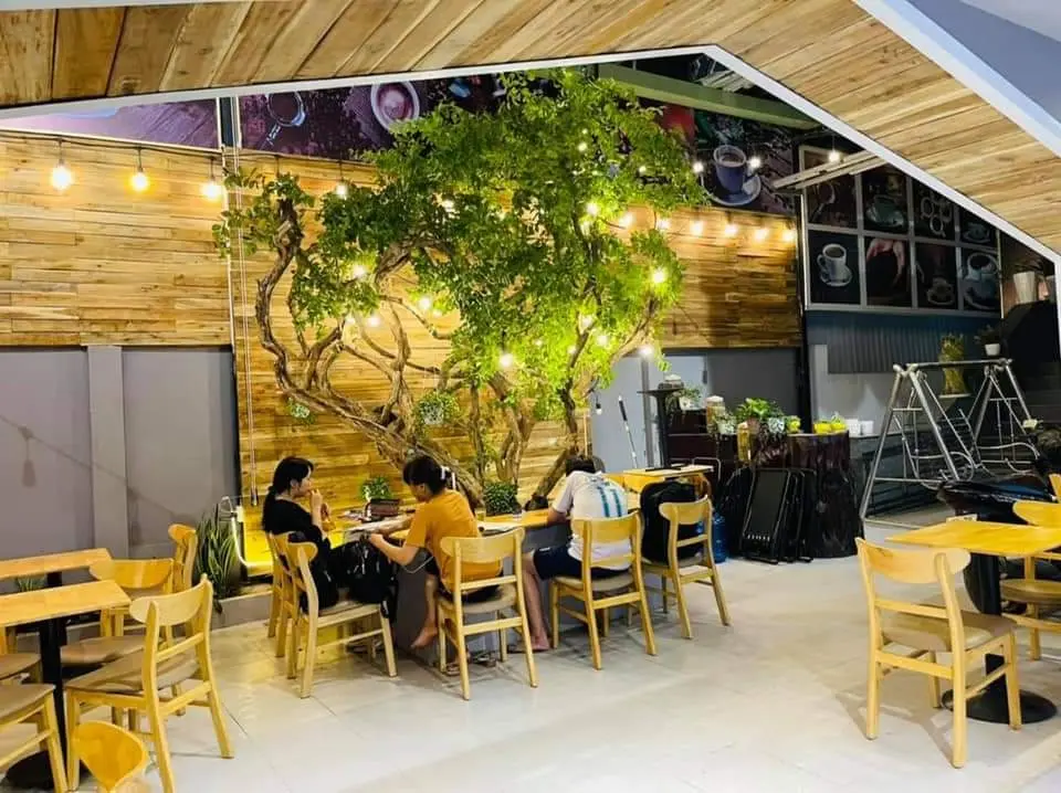 Đến với The Street Coffee tận hưởng kh&ocirc;ng gian y&ecirc;n tĩnh giữa l&ograve;ng th&agrave;nh phố Đồng Xo&agrave;i 10